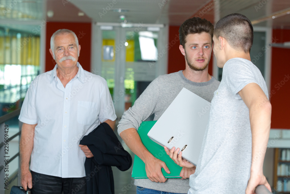 Obraz premium adult male students talking at a university