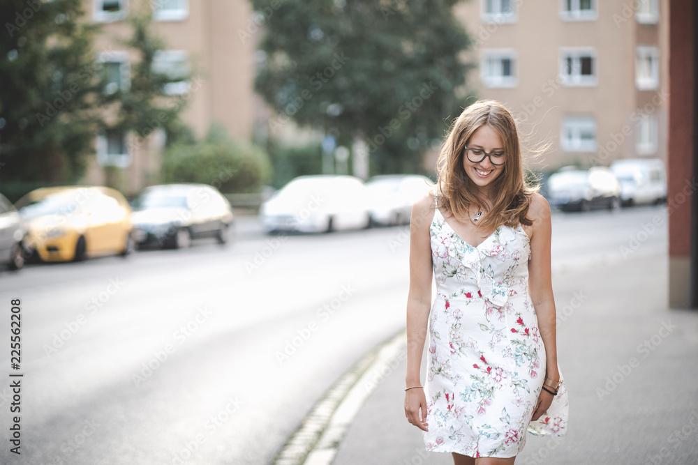 junge schöne Frau blond junge schöne Frau blond