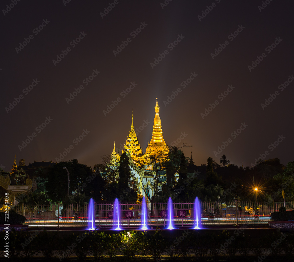 Naklejka premium Golden Rock stupa in Myanmar.