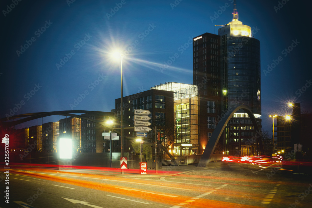 Naklejka premium Hamburg city traffic innenstadt laser fast schnell jam red hafencity neustadt