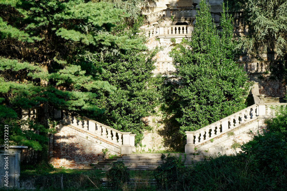 Discover the Eerie Beauty of Abandoned Villas in Italy Explore Now!