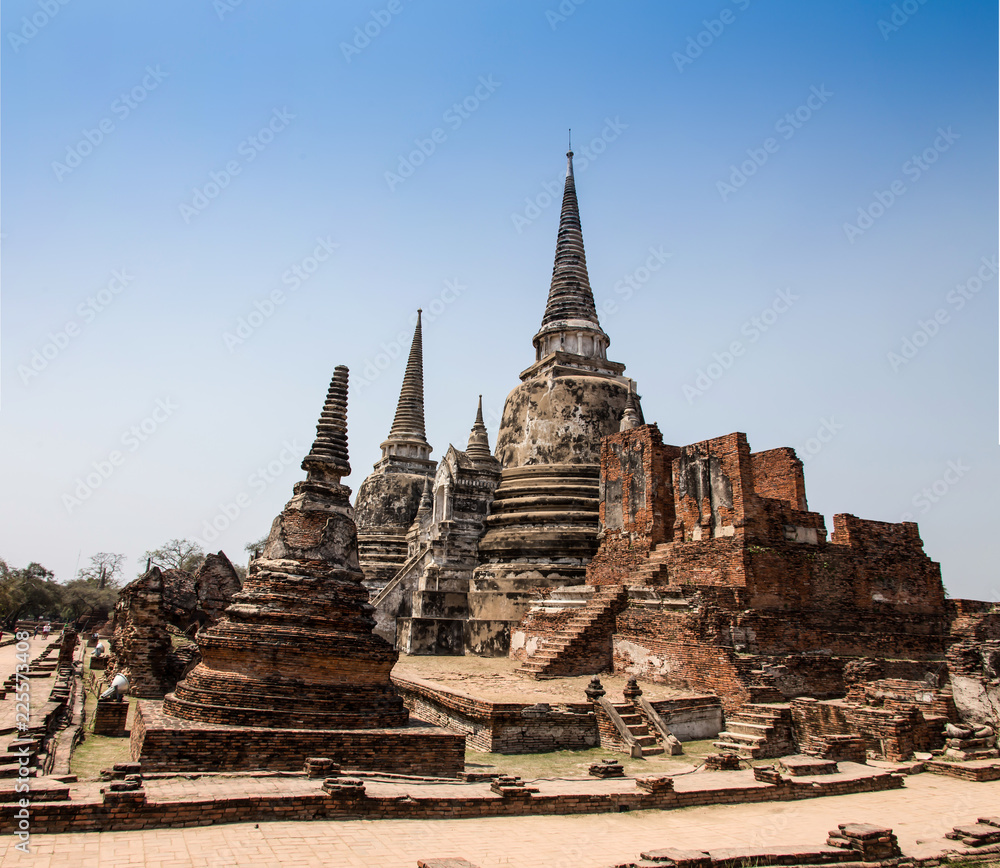 Wat Si Chum temple in Sukhothai historical park, Thailand Wat Si Chum temple in Sukhothai historical park, Thailand