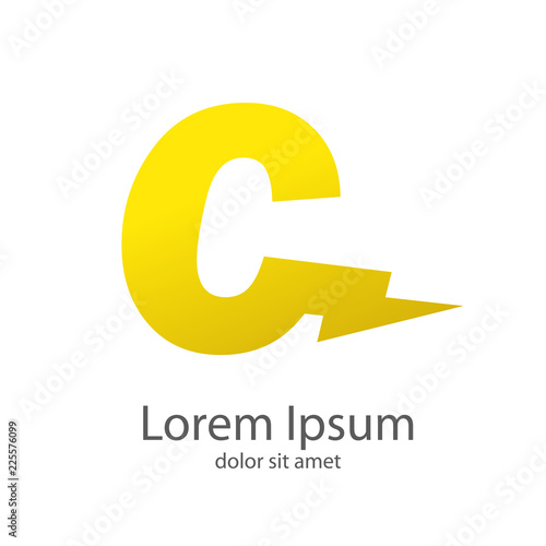 Logotipo letra C estilo rayo color amarillo