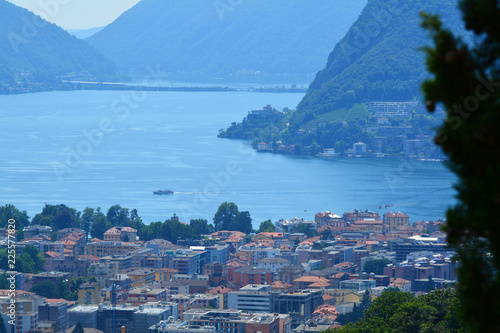 Fototapeta Naklejka Na Ścianę i Meble -  Panorama del Lago di Lugano da Porza