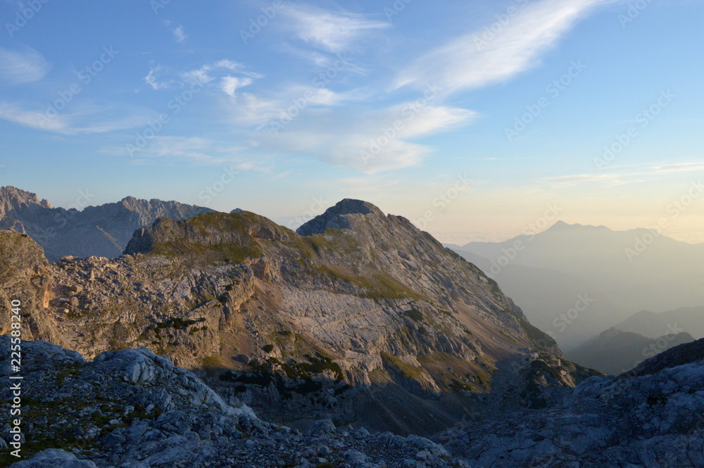 Fototapeta premium Scarlet Mountains in the early morning light 