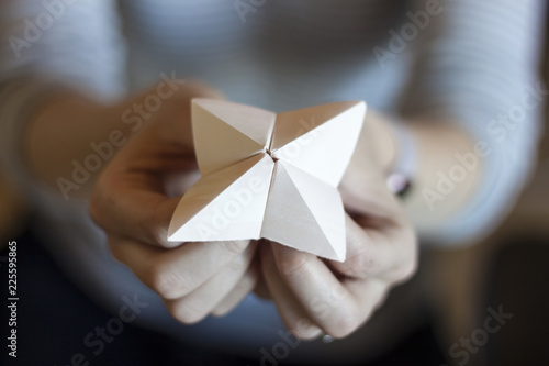 Εκτύπωση καμβά Woman's hands holding a paper fortune teller
