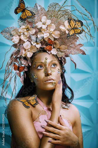 фотографія Portrait of Woman with Flower Headpiece