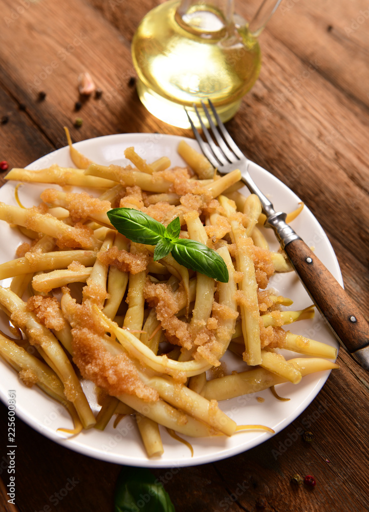 Yellow beans with butter and breadcrumbs Yellow beans with butter and breadcrumbs