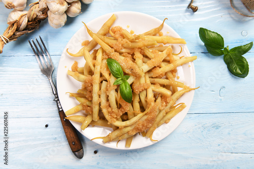 Obraz na płótnie Yellow beans with butter and breadcrumbs