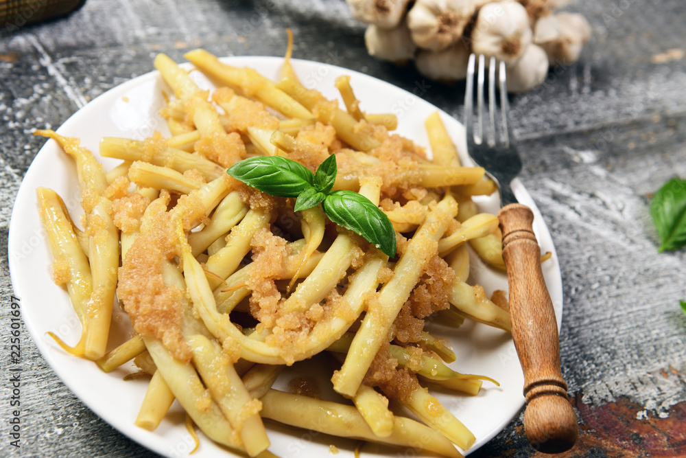 Yellow beans with butter and breadcrumbs Yellow beans with butter and breadcrumbs