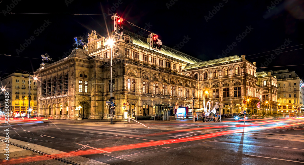 Fototapeta premium Opera Wiedeńska nocą