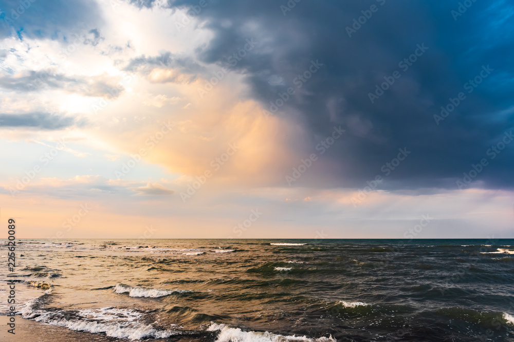 Fototapeta premium Amazing beautiful sky over the sea