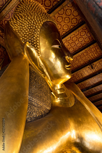 Reclined Golden Buddha statue in Wat Pho temple