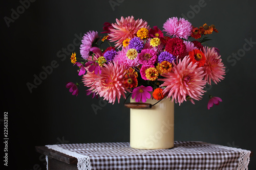 Fototapeta Naklejka Na Ścianę i Meble -  Autumn bouquet of asters, zinnias and dahlias.