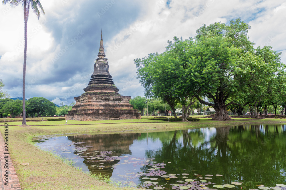 Pagoda antigua ciudad Sukhothai