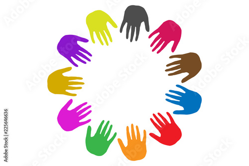 Manos de diferentes colores en círculo.