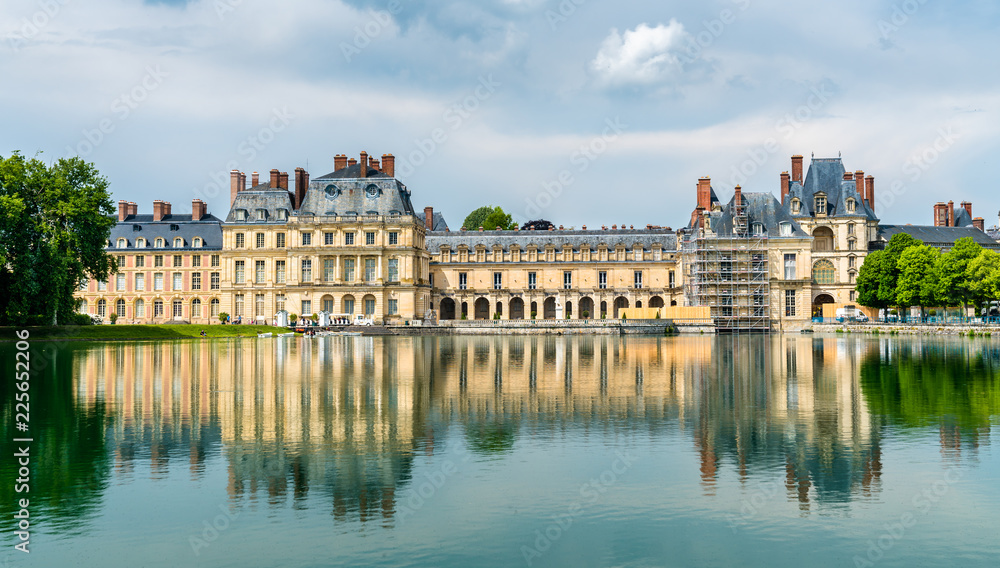 Chateau de Fontainebleau, one of the largest French royal palaces. Chateau de Fontainebleau, one of the largest French royal palaces.