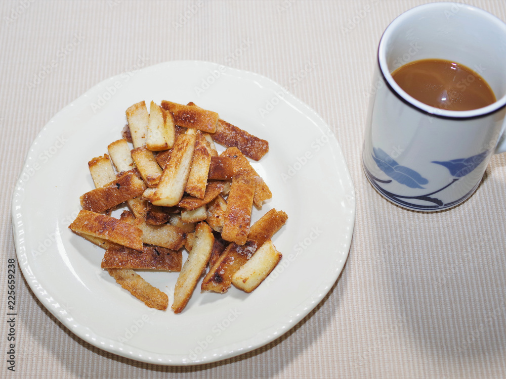 食パンの耳で作ったスナック 食パンの耳で作ったスナック