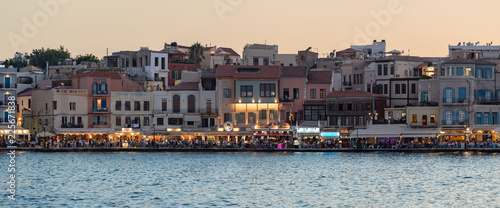 Набережная Венецианской бухты в городе Ханья. Крит, Греция.