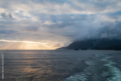 Pazifik im Sonnenuntergang in Alaska