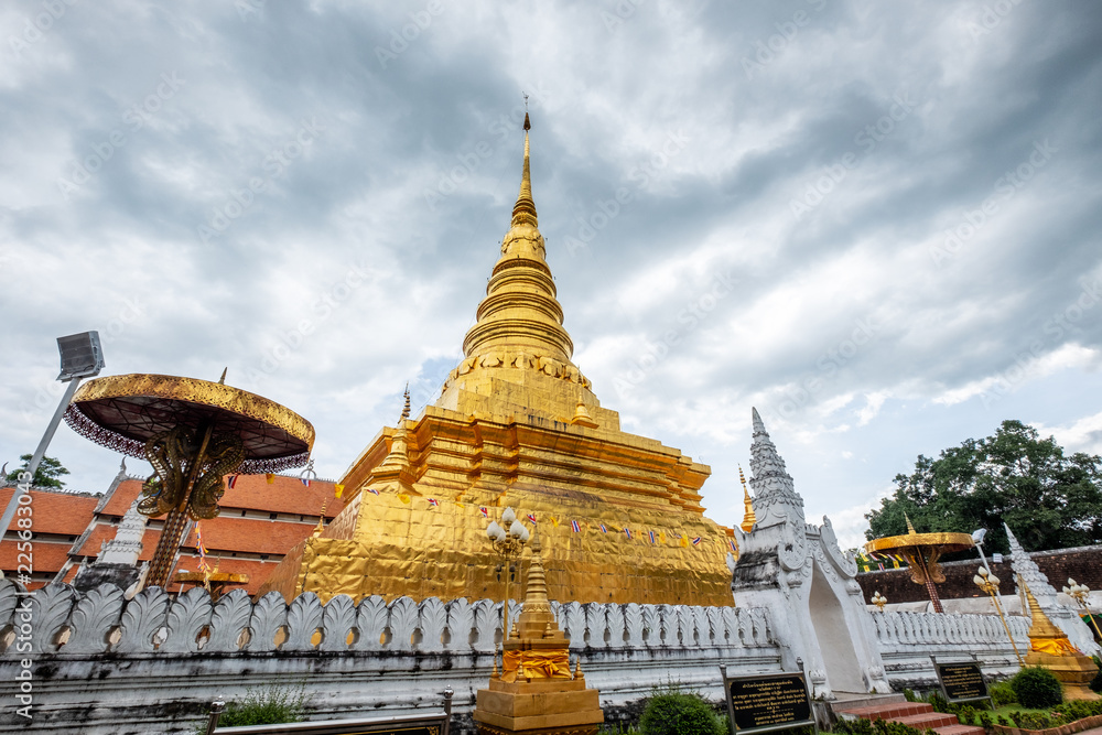 Fototapeta premium Ancient golden pagoda traditional northern at Wat Phra That Chae Haeng