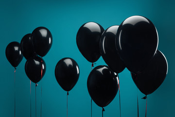 black balloons on blue for special offer on black friday