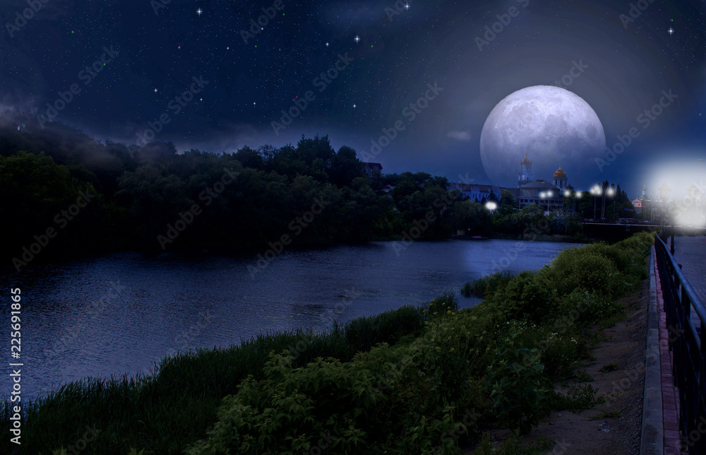 Naklejka premium Full moon over the river