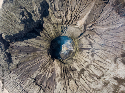 Foto Aerial view majestic mount crater volcano, Kawah Bromo