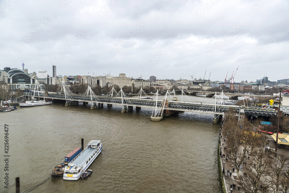 Overview of the Thames river in London, United Kingdom