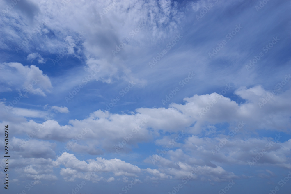 Obraz premium Cloudscape z niebieskim niebem