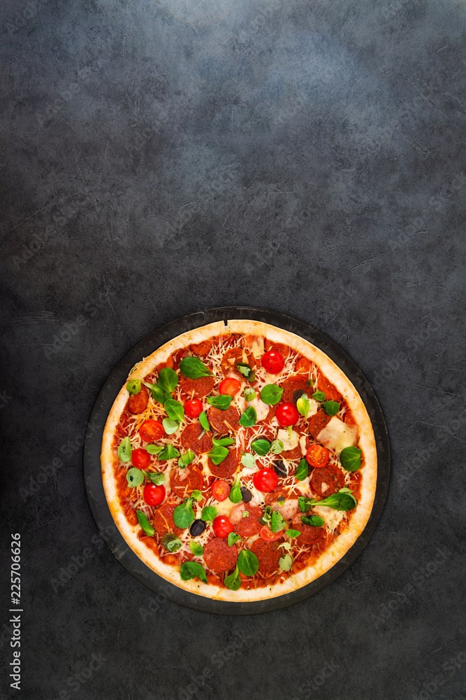Sausage Pizza with Ham and tomatoes Sausage Pizza with Ham and tomatoes