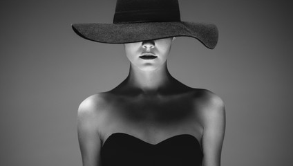 Fototapete Frauen Elegante Dame mit klassischem Hut  © Jacob Lund