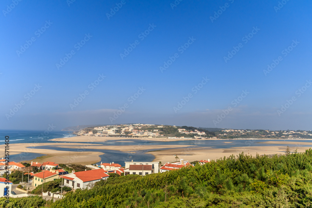 Vista da Lagoa de Óbidos em Portugal Vista da Lagoa de Óbidos em Portugal