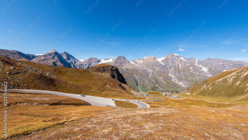 Fototapeta premium Großglockner Hochalpenstrasse im Hohe Tauern Nationalpar, Österreich