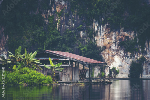 The floating house rafting ...