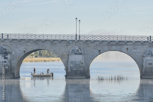 Tableau sur toile pêcheur pont de mâcon