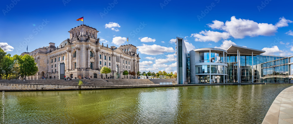 panoramic view at the government district in berlin - obrazy, fototapety, plakaty 