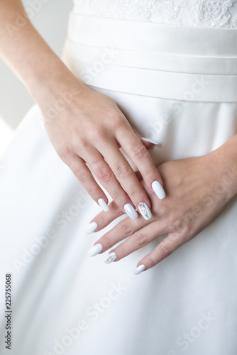 wedding manicure, manicure with rhinestones, manicure with wedding dress © Alsu