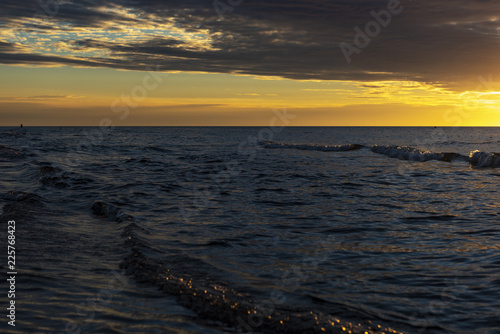 Morze Bałtyckie podczas zachodu słońca