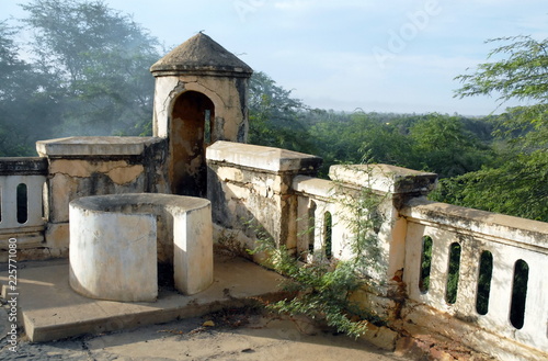 Saint-Louis du Sénégal, vestiges de la résidence édifiée aux abords de Richard-Toll par le baron Baron Roger premier gouverneur civil du Sénégal, Afrique photo