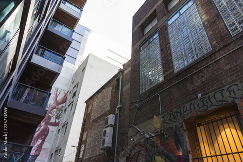 Tableau sur toile Industrial laneway buildings Melbourne, Australia. View upwards.