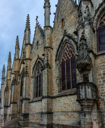 Fassade der Kirche Notre-Dame in Vitre photo