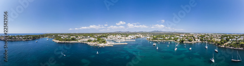 Cuadro en lienzo Luftaufnahme, Küste von Porto Petro mit Häusern und Villen, Region Cala D' or ,
