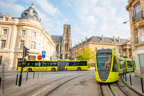Fototapeta Naklejka Na Ścianę i Meble -  Street view in Reims city, France