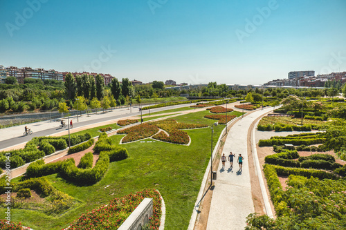 Madrid, Espanha. View of the flower garden in Parque Madrid Río