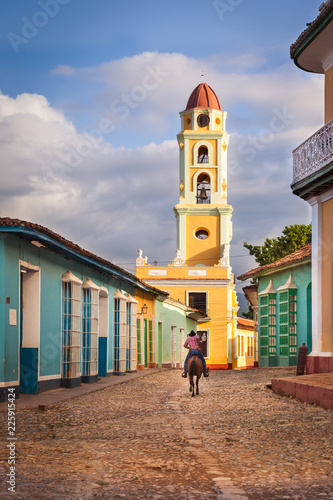 Fotografía The cobblestones street that leads to  Saint Francis of Assisi Convent, Trinidad