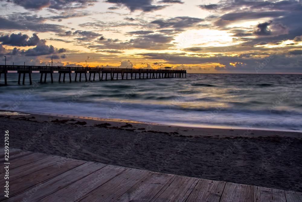 Obraz premium Dramatic Clouds over Pier and Ocean Coastline 
