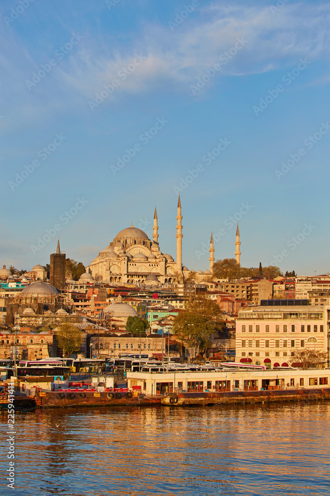 Obraz premium Istanbul at a dramatic sunset