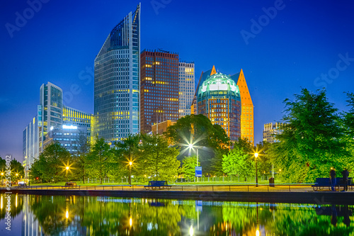 Foto The Hague Skyscrapers Skyline at Blue Hour in The Netherlands.