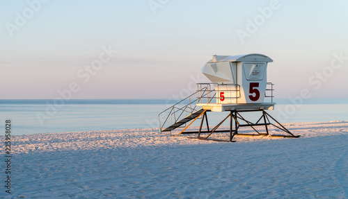 Fényképezés Empty Lifeguard Station on a beautiful tranquil white sand beach in Florida